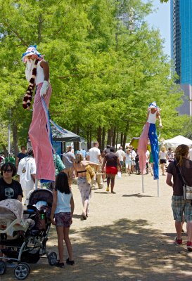 stilt walkers 01