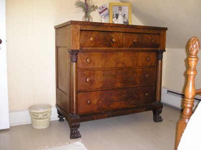 Empire dresser