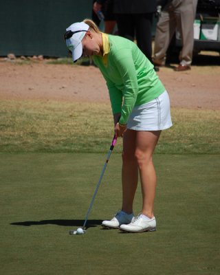 Morgan practices putting