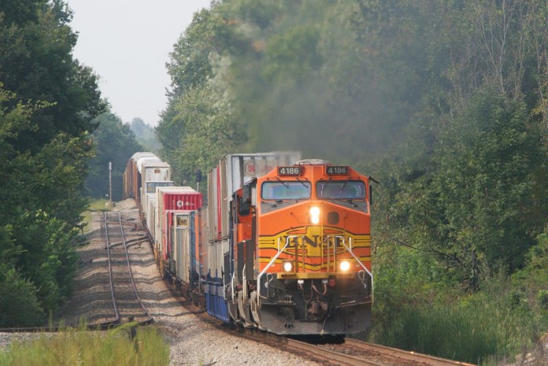 BNSF 4186 NS 285 Marysville IN