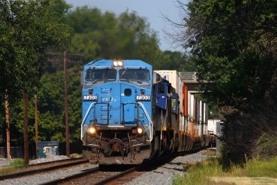 Big Blue on the point of a SB intermodal.