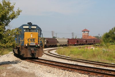 Passing the decaying L&N depot, train Q265 moves to the east bound CSX Texas line on its journey to Louisville
