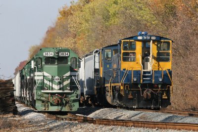 A welded rail train has traffic backed up on the north side of Evansville. Yard job Y201 holds the main while an EVWR coal train as CSX V235 sits in the siding. Grain train G034 is behind the yard train, and L645 waited further north at Kings.