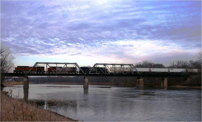 BNSF Oregon Rock River bridge.jpg