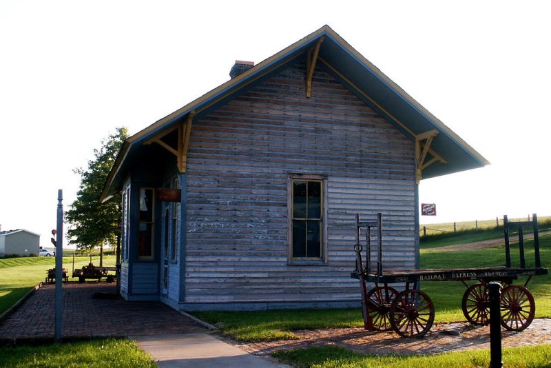 La Motte, Iowa Milwaukee Road Depot 5168.JPG photo William J. Manon