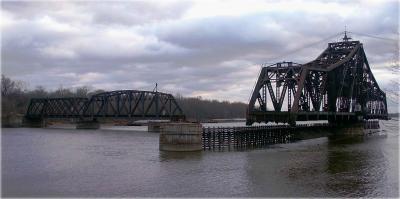 UP bridge over Mississippi at Clinton, Iowa, swing span open.jpg