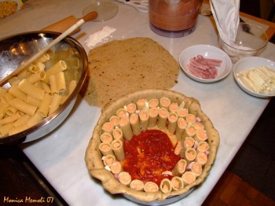 Timpano di rigatoni in piedi - Assembling the caloric bomb