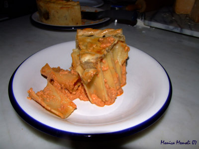 Timpano di rigatoni in piedi
