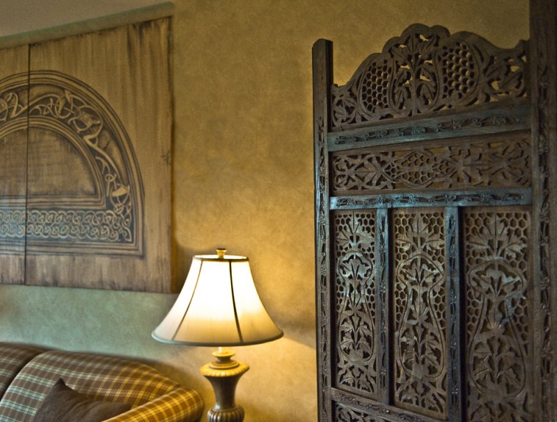 Irish screen in hotel room