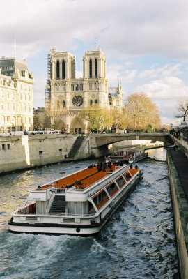 Notre Dame Cathedral and Bateau Mouche