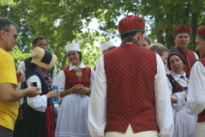 Pommeranian dancers