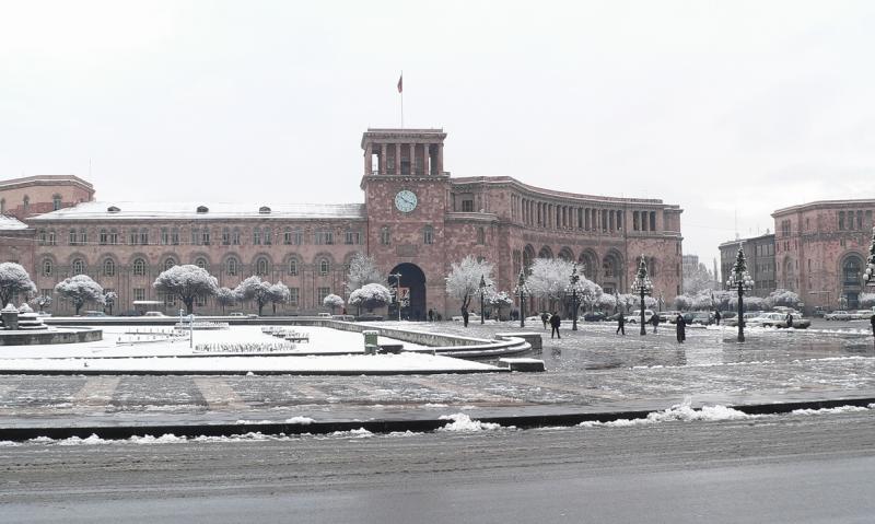 Erevan, republic square.jpg