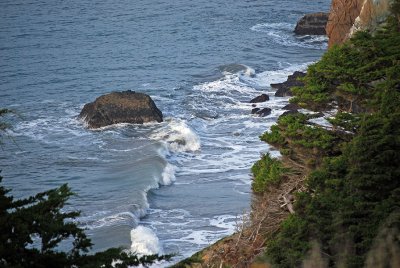 Surf from cliff top0128