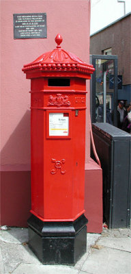 002 - Victoria - (Penfold design 1872) Pembrokeshire -Tenby, Postbox.