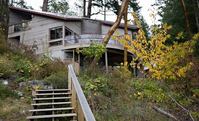 DJ, Rikki and the kids' cabin on the Sunshine Coast