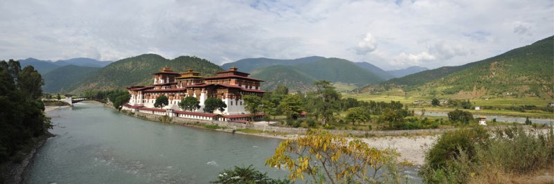 Panoramic view of Punakha Dzong from across the river