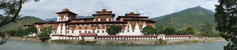 Panoramic view of Punakha Dzong from across the river