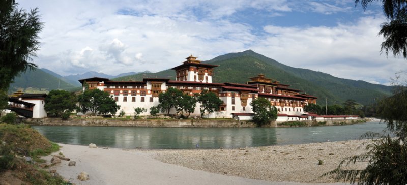 Punakha Dzong was restored using the 13 traditional crafts of the Zorig Chusum with funding by the Governments of Bhutan & India