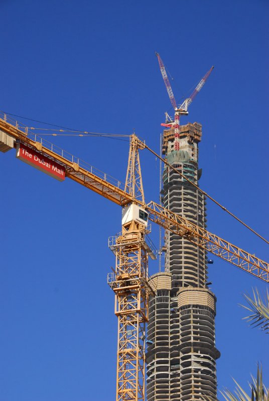 Burj Dubai and crane, Oct 07