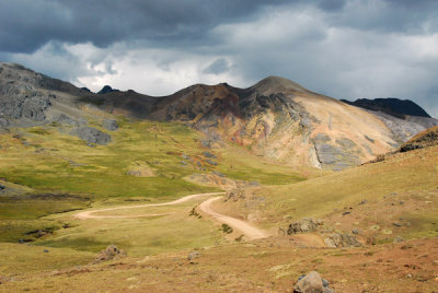 The road descending from the pass at Abra Chonta