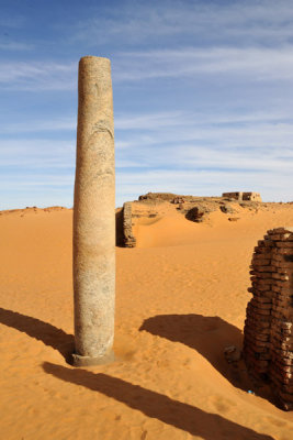 Standing column, Old Dongola