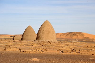 Our guide told us that the beehive tombs dated from the Islamic-era of Old Dongola (post-14th Century)