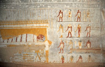 Gods of the Egyptian pantheon facing the mummy of Queen Qalhata