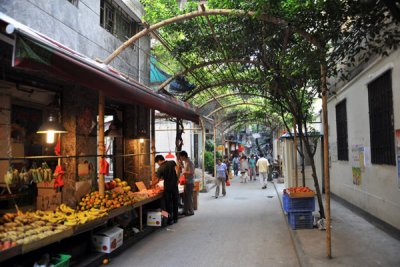 Xian Lin Lu - street south of the Huaisheng Mosque