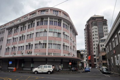 Tropical pink on a cloudy day, Chausee Street & Dr Ferriere Street, Port Louis