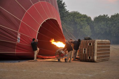 Filling the balloon with hot air