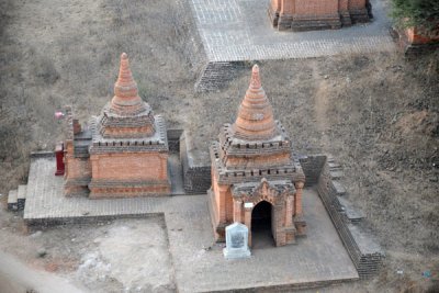Small brick pagodas, Bagan