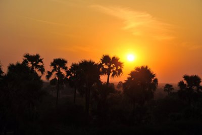 Bagan sunrise, treetop level flight