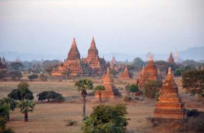 Central Plains of Bagan including Mahazedi Pagoda, the large one on the left