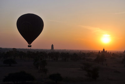 Balloon sunrise, Bagan