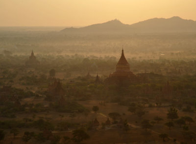 Gold stupa of Dhammayazika Pagoda, 1196 AD, Bagan - West Pwasaw