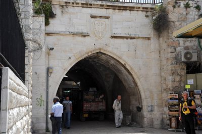 Archway at the southern end of Muristan Road, Christian Quarter