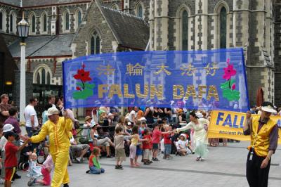 Falun Dafa, Christchurch Santa Parade