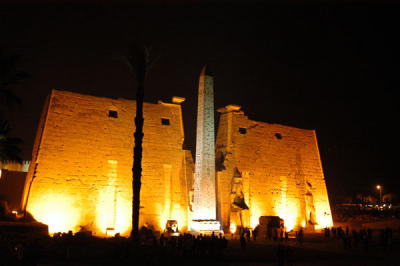 g3/93/329493/3/55941194.LuxorJan061109.jpg