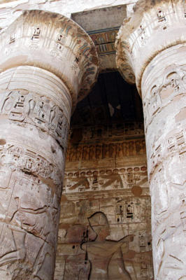 g3/93/329493/3/55941379.LuxorJan06381.jpg