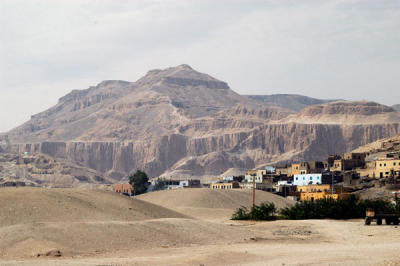 g3/93/329493/3/55941830.LuxorJan06736.jpg