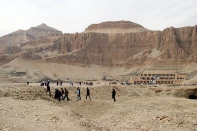 g3/93/329493/3/55941862.LuxorJan06742.jpg