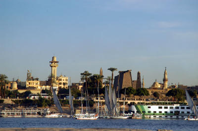 g3/93/329493/3/55942573.LuxorJan06531.jpg