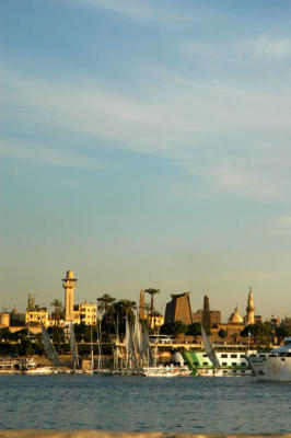 g3/93/329493/3/55942576.LuxorJan06533.jpg