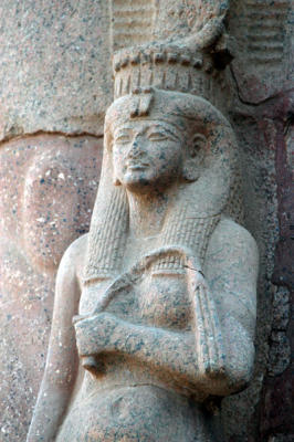 g3/93/329493/3/55943601.LuxorJan061144.jpg