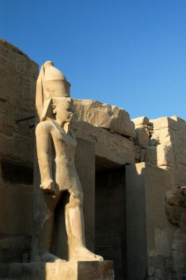 g3/93/329493/3/55944235.LuxorJan061370.jpg