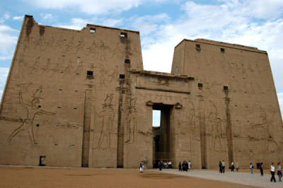 g3/93/329493/3/56181995.NileFeb06636.jpg