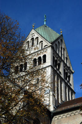 g3/93/329493/3/57062439.MunichOct05494.jpg
