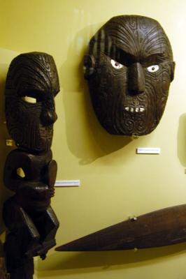 Carved human figures, Maori Gallery
