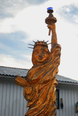 Wooden sculpture of the Statue of Liberty, Sjoa