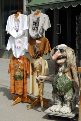 Troll in front of a shop, Storgate